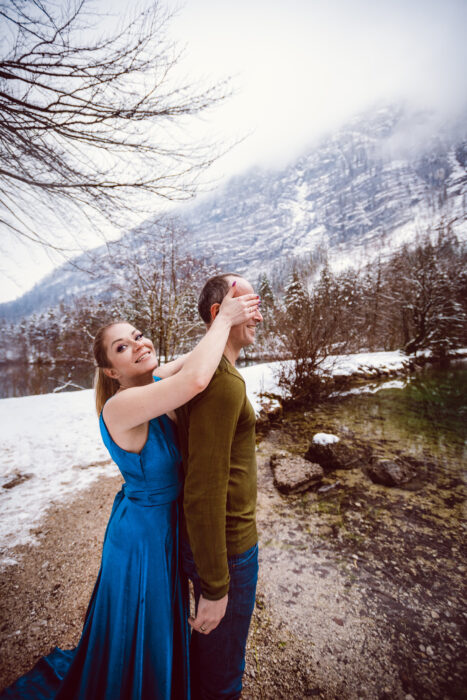 Lovestoryfotos зимой на озере в горах. Salzburg, Österreich. Фото 2